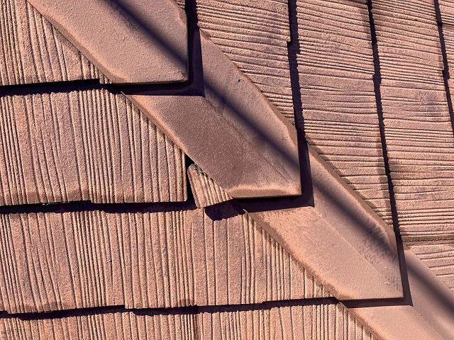 スレート板がズレている